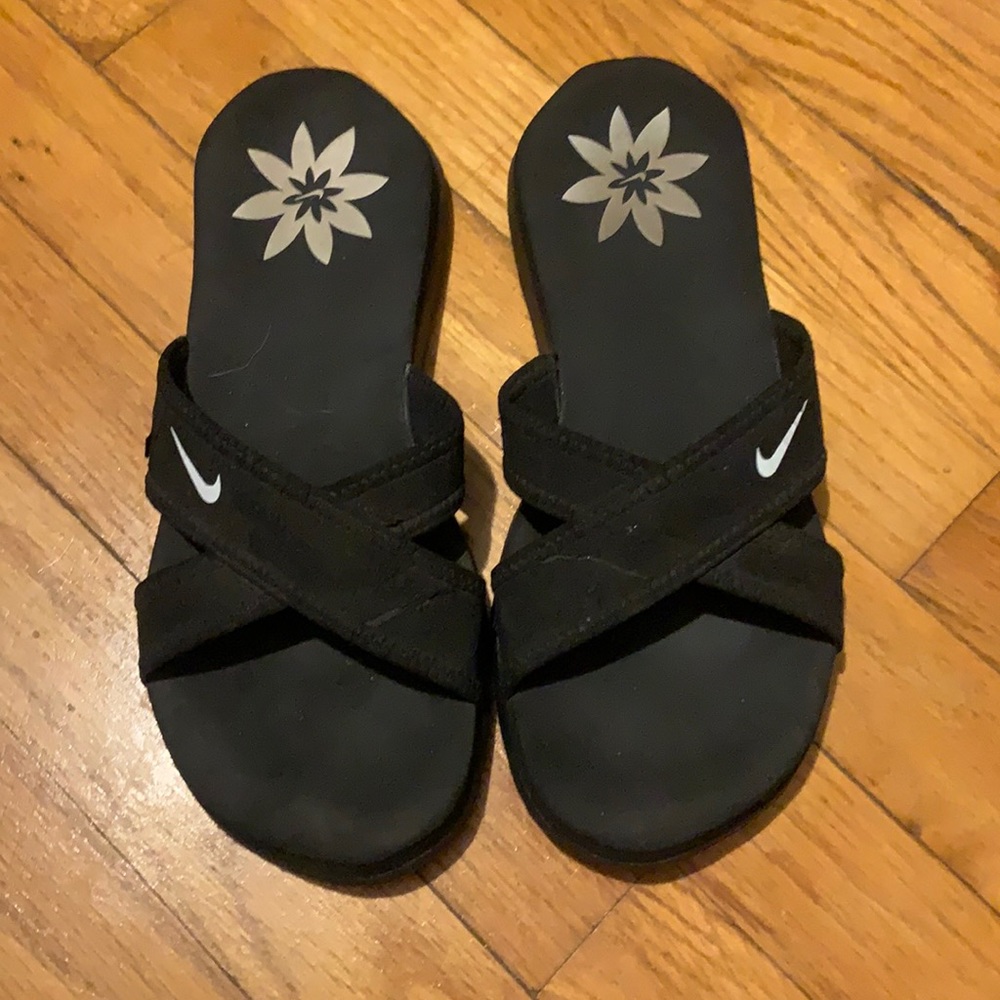NIKE vintage slides